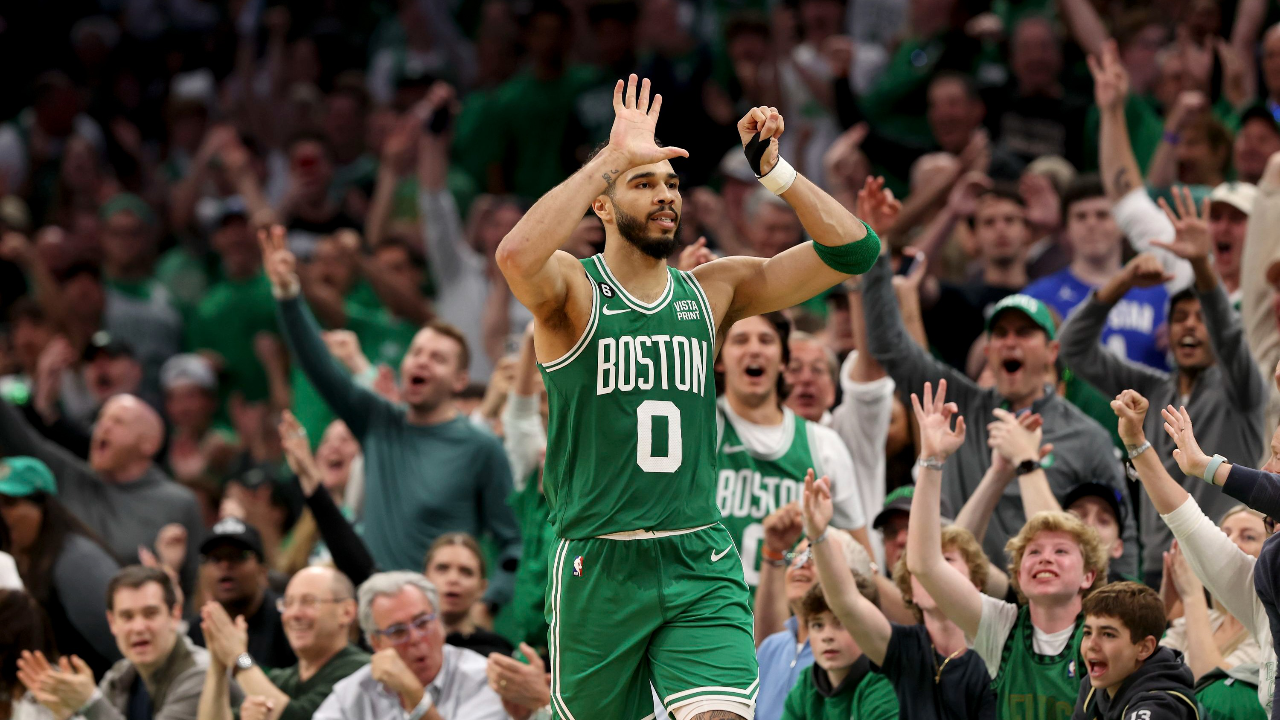  塔图姆迎来十五赛季高光表现，美国队球迷沸腾！爱游戏体育投注平台