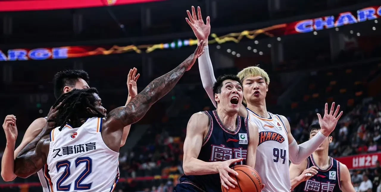 关于转折点！广东宏远强势反弹，CBA季后赛赛前攻防权衡，悬念犹存，更衣室氛围转暖的信息爱游戏真人娱乐